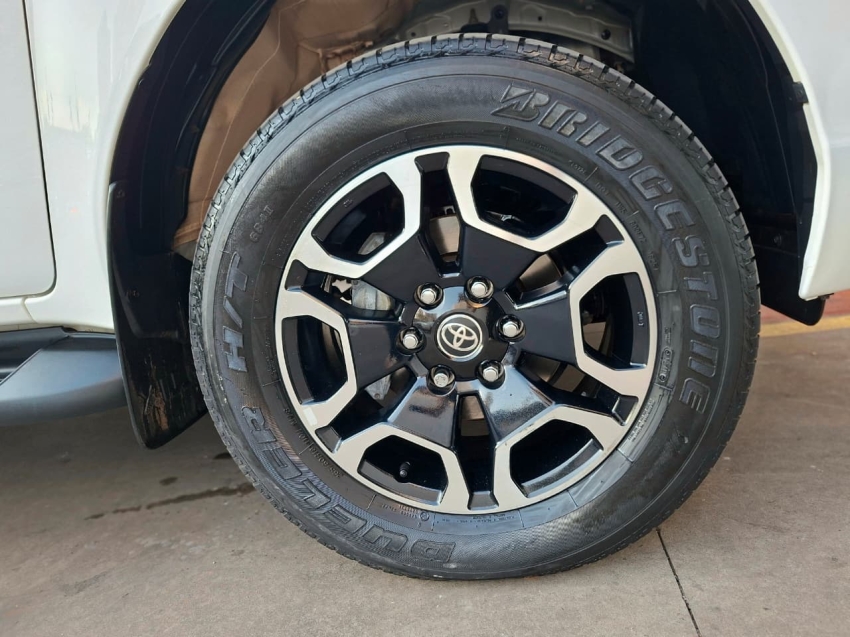 toyota hilux 2.8 d-4d turbo diesel cd srv 4x4 automatico 5p 20254