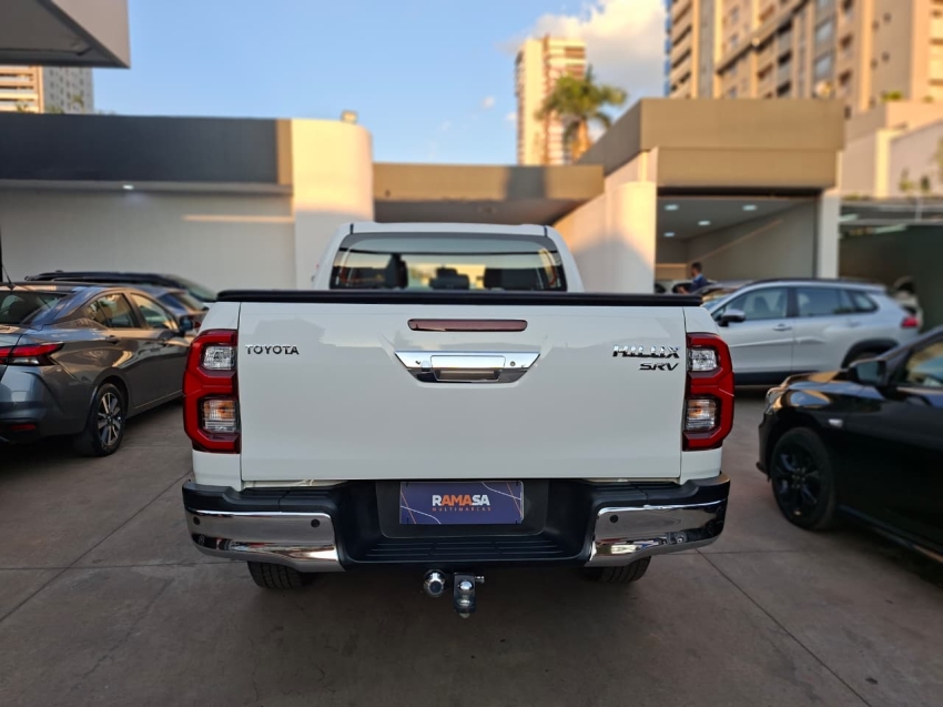 toyota hilux 2.8 d-4d turbo diesel cd srv 4x4 automatico 5p 202515