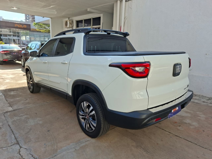fiat toro 1.3 turbo 270 flex freedom at6 hibrido 5p automatico 202315
