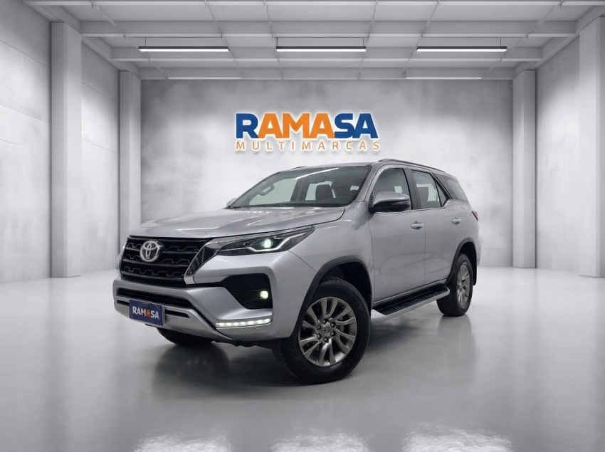 toyota hilux sw4 2.8 d-4d turbo diesel gr-s 7l 4x4 automatico 2.0 5p 20230
