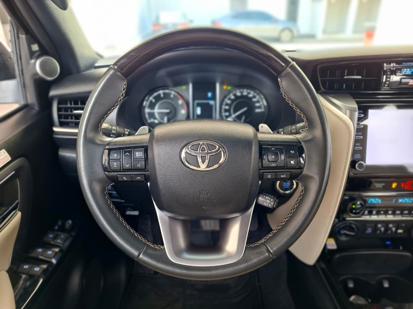 toyota hilux sw4 2.8 d-4d turbo diesel diamond 7l 4x4 automatico 5p 202312