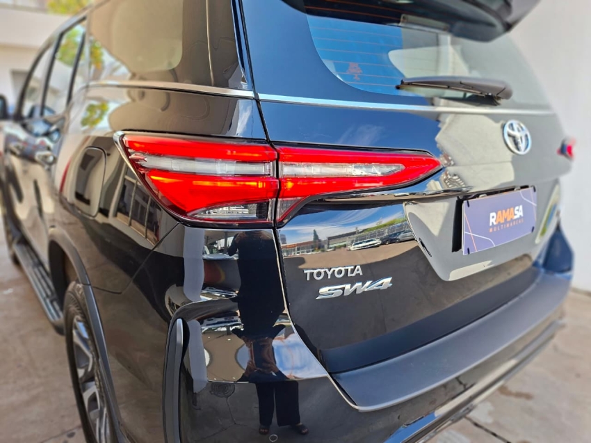 toyota hilux sw4 2.8 d-4d turbo diesel diamond 7l 4x4 automatico 5p 202329