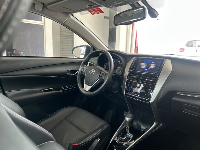toyota yaris 1.5 16v flex sedan xls connect multidrive hibrido 5p automatico 202010