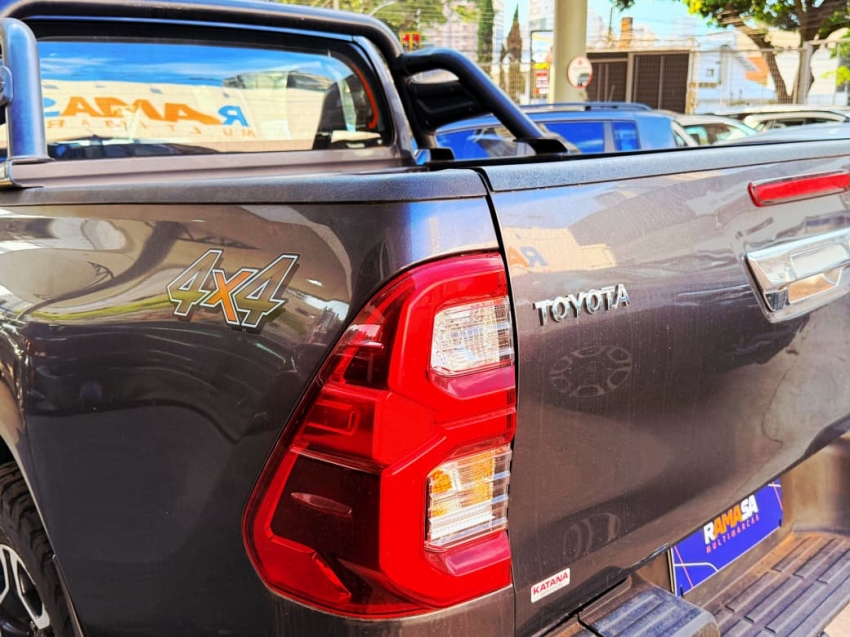 toyota hilux 2.8 d-4d turbo diesel cd srx 4x4 automatico hibrido 5p 202420