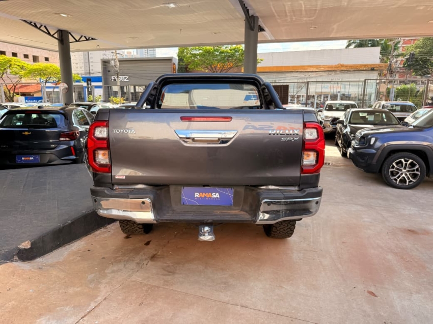 toyota hilux 2.8 d-4d turbo diesel cd srx 4x4 automatico gasolina 5p 202424