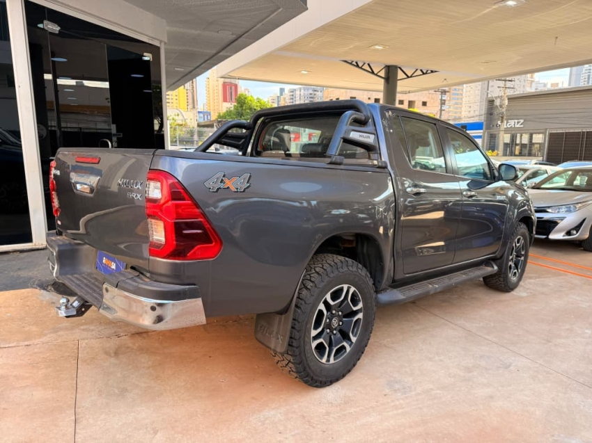toyota hilux 2.8 d-4d turbo diesel cd srx 4x4 automatico gasolina 5p 202423