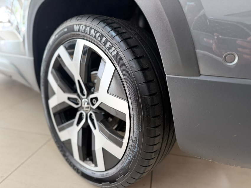 volkswagen taos 1.4 250 tsi total flex highline automatico 5p 202414