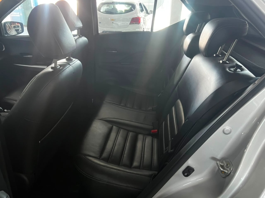 nissan kicks sv 1.67
