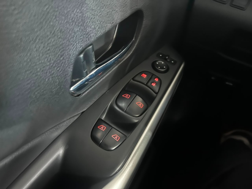 nissan kicks sv 1.68