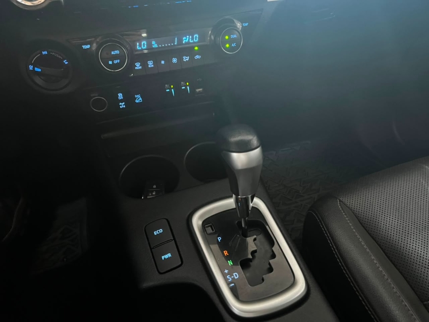 hilux srx 4x4 2.8 turbo16