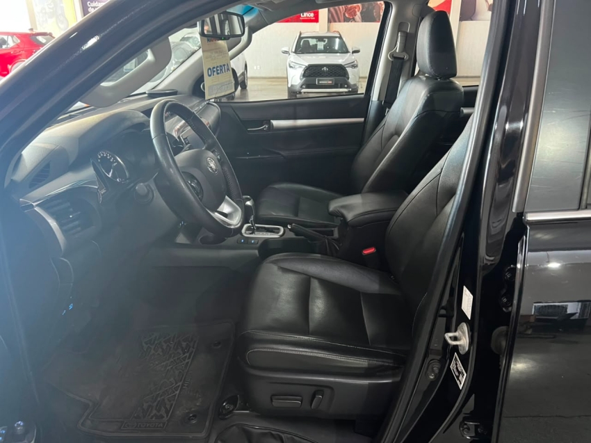 hilux srx 4x4 2.8 turbo8