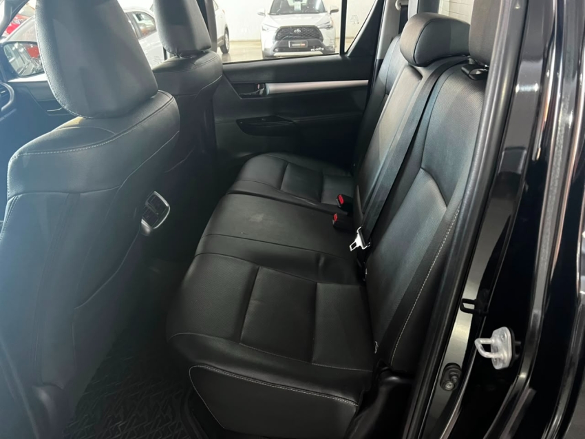 hilux srx 4x4 2.8 turbo9