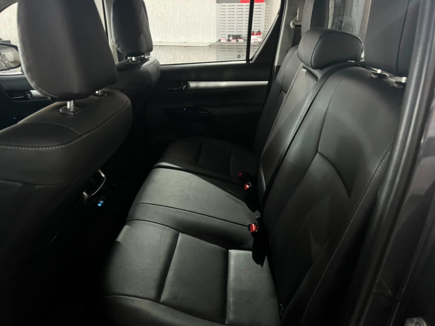 hilux srx plus 4x4 diesel4