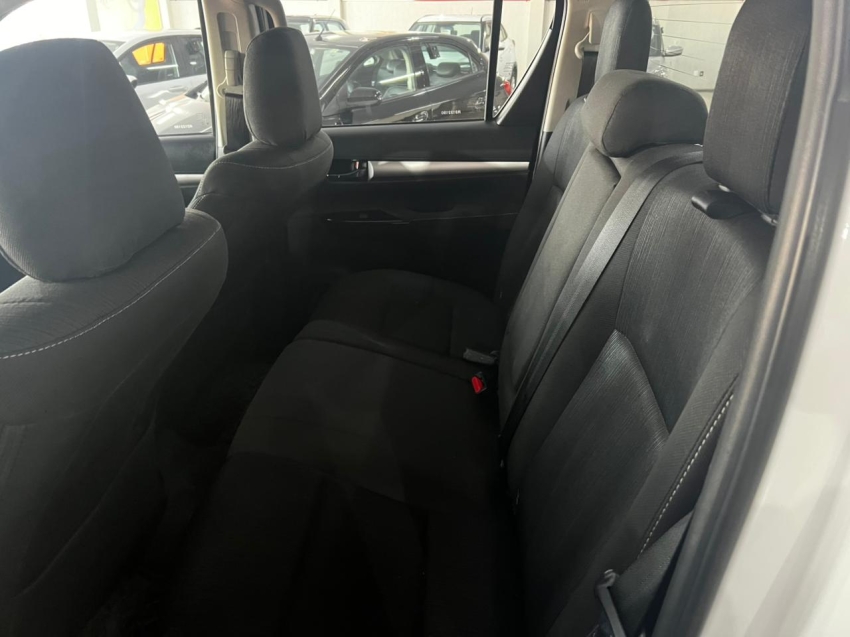 hilux sr 4x4 turbo diesel7