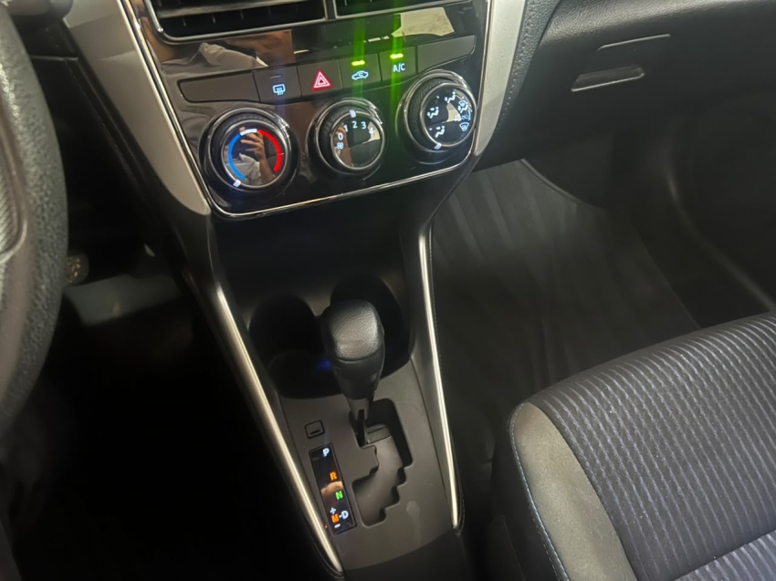 Yaris 1.3 flex automático10