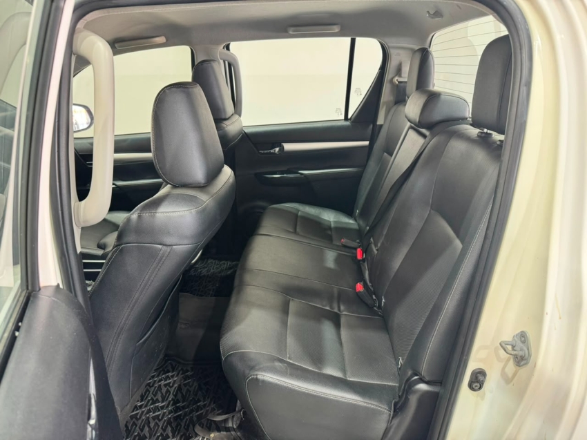 hilux srx 2.8 turbo diesel6