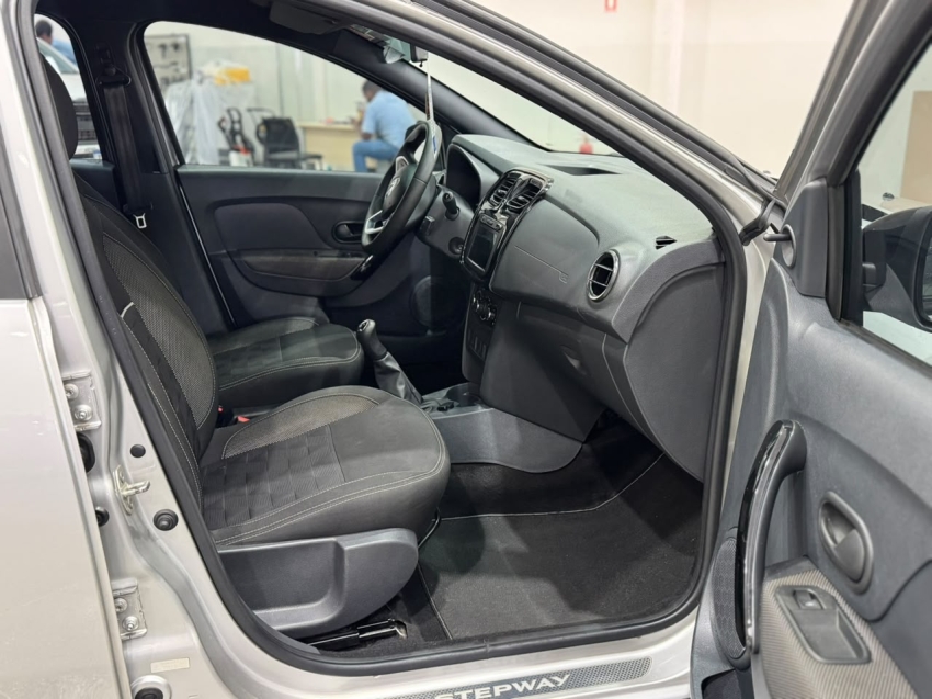 sandero stepway 1.0 flex5