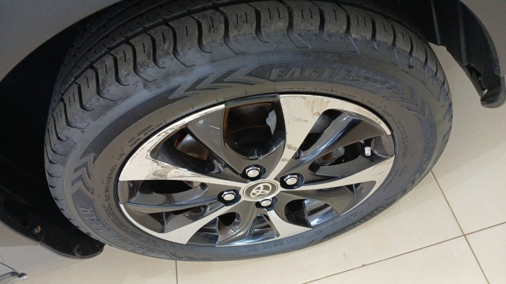 toyota yaris 1.5 flex5