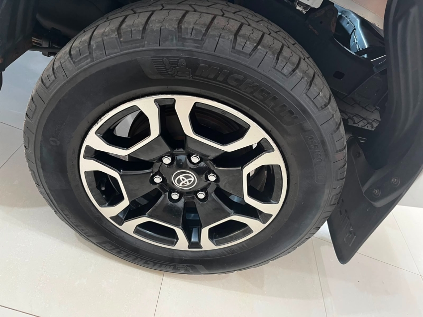 hilux srx 2.8 turbo diesel4