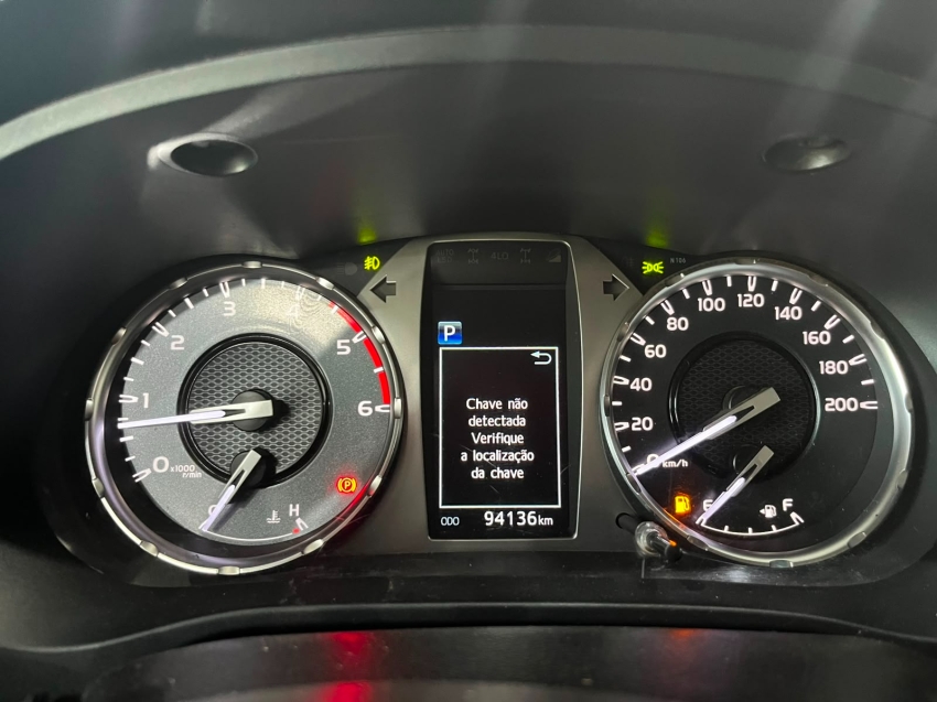 hilux srx 2.8 turbo diesel7