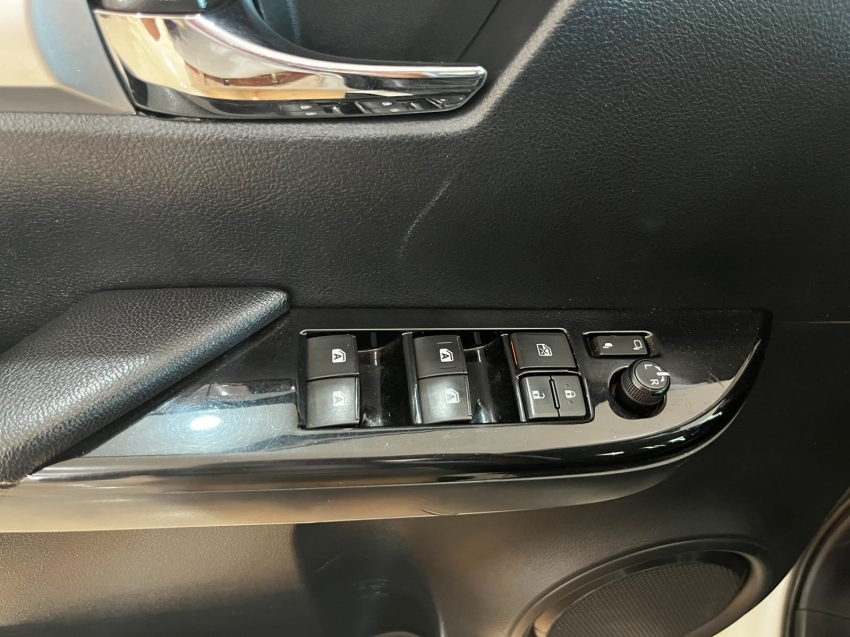 hilux srx 2.8 turbo diesel5