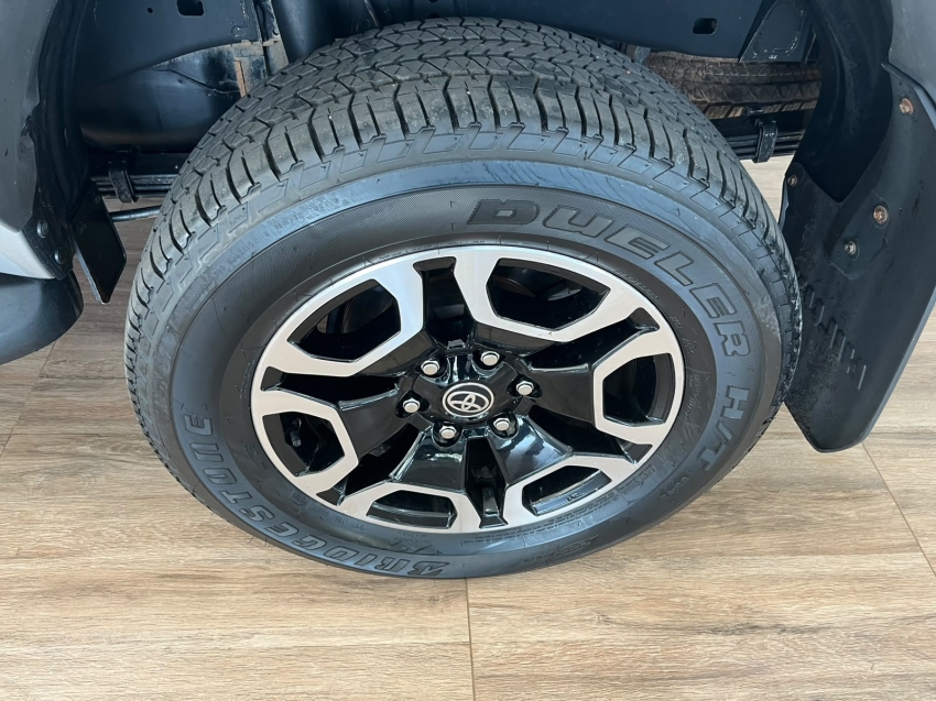 toyota hilux 2.8 d-4d turbo diesel cd srx plus 4x4 automatico 4p 202420