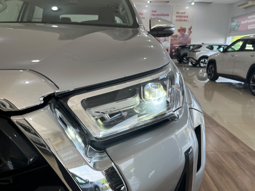 toyota hilux 2.8 d-4d turbo diesel cd srx plus 4x4 automatico 4p 202424