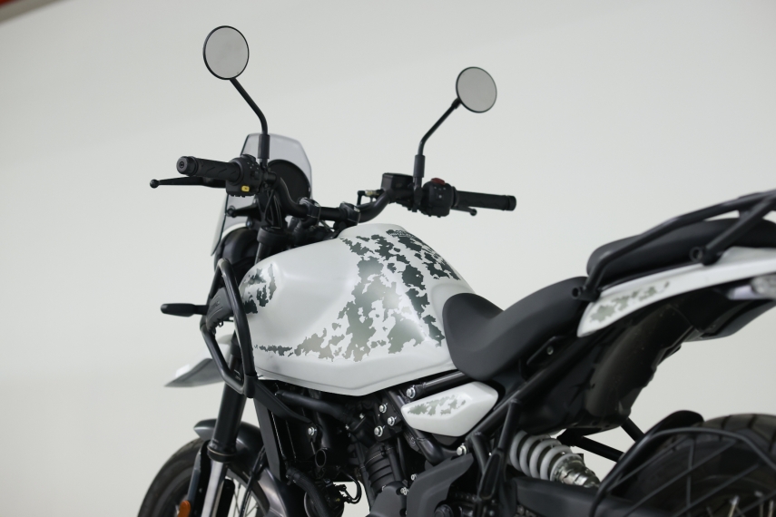 royal enfield himalayan top kamet white 450 gasolina manual 202622