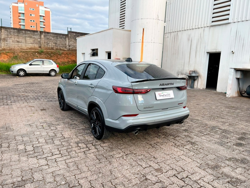 fiat fastback 1.3 turbo 270 flex abarth at6 4p automatico 202613