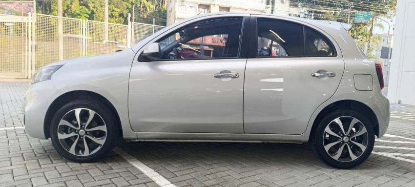 nissan march 1.6 sl 16v flex 4p xtronic automatico 20173