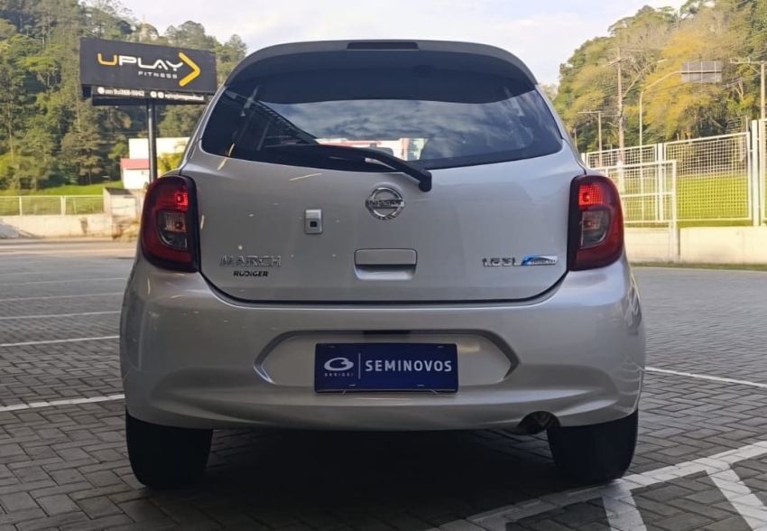 nissan march 1.6 sl 16v flex 4p xtronic automatico 20175
