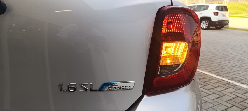 nissan march 1.6 sl 16v flex 4p xtronic automatico 201715