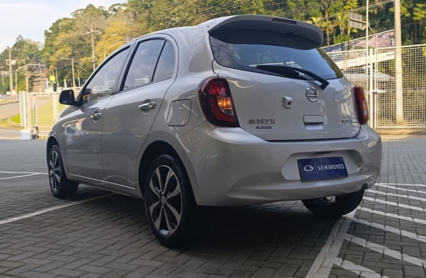 nissan march 1.6 sl 16v flex 4p xtronic automatico 20174