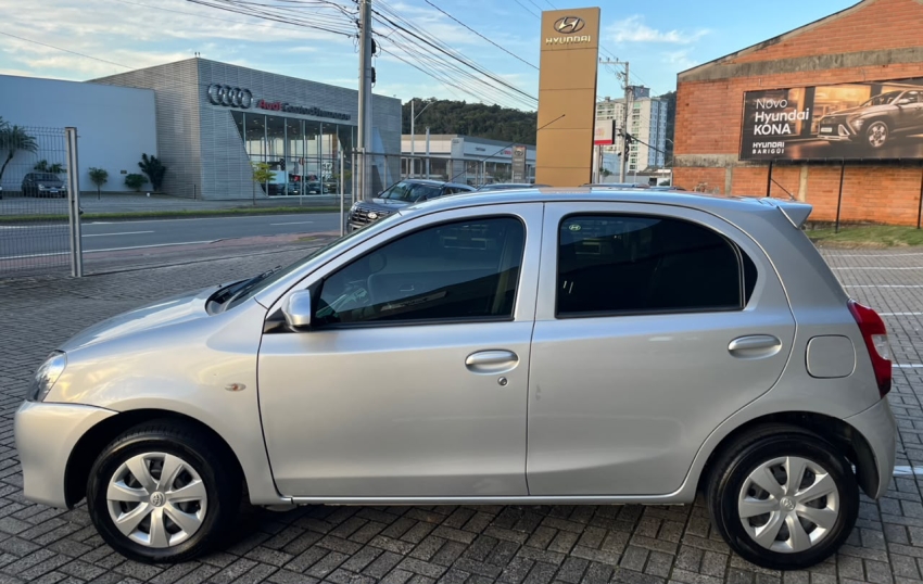 toyota etios 1.3 x 16v flex 4p manual 20144
