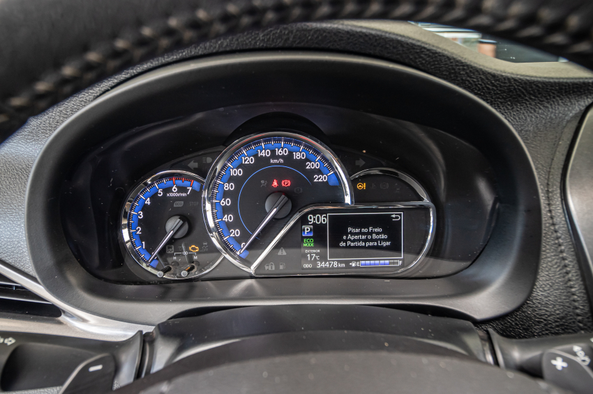 Toyota YARIS 1.5 16V FLEX SEDAN XS MULTIDRIVE 12