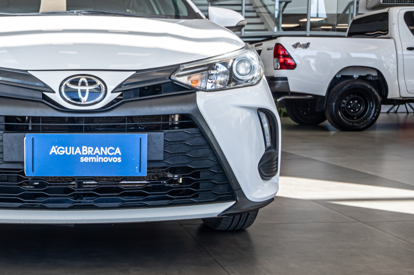 Toyota YARIS 1.5 16V FLEX SEDAN XS MULTIDRIVE 4