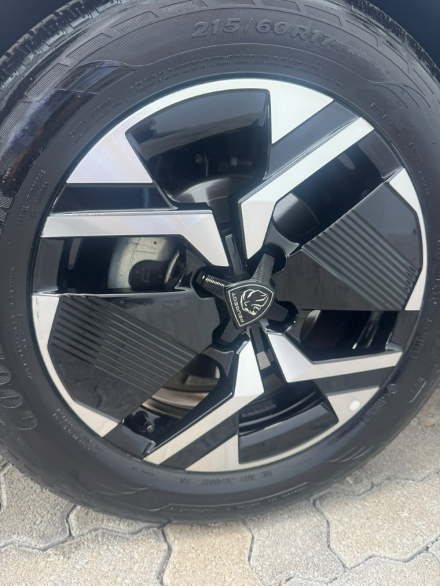 Peugeot 2008 1.0 TURBO 200 HYBRID GT CVT 2