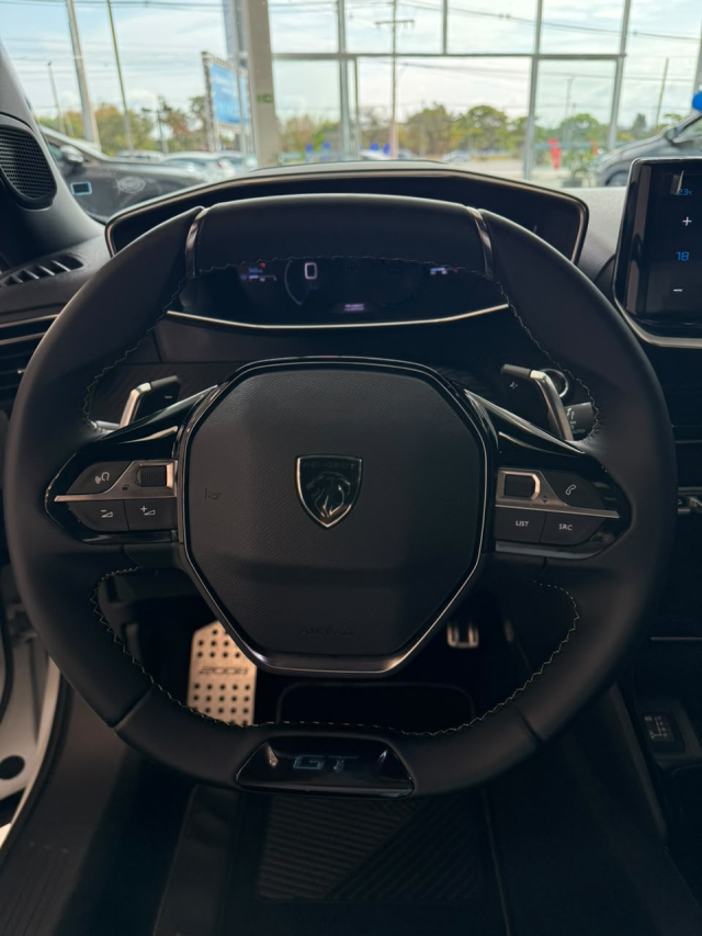 Peugeot 2008 1.0 TURBO 200 HYBRID GT CVT 11