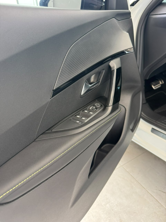 Peugeot 2008 1.0 TURBO 200 HYBRID GT CVT 15