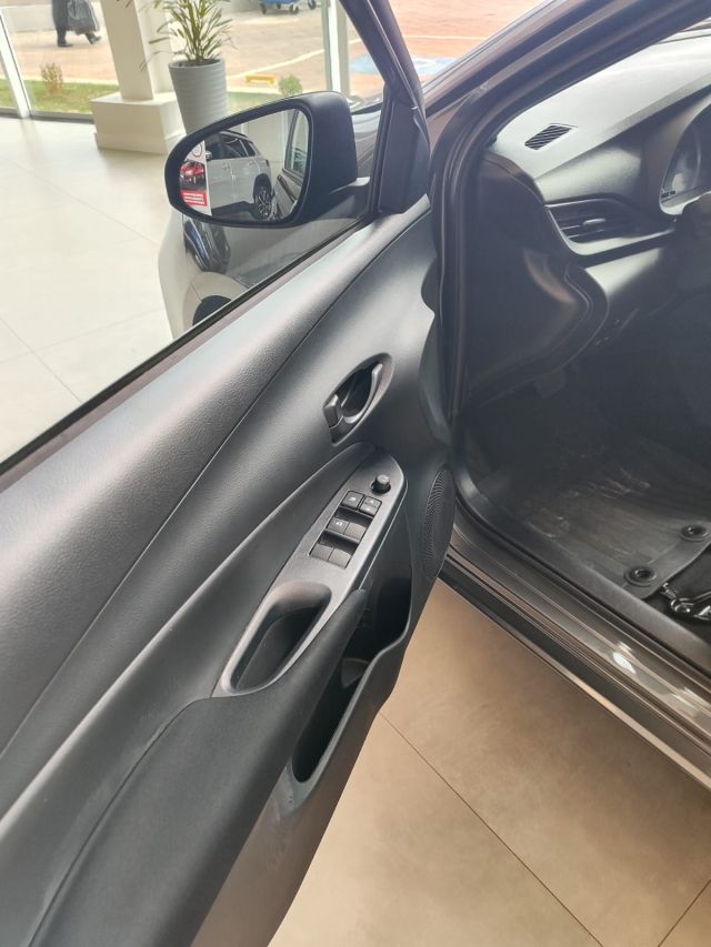 Toyota YARIS 1.5 16V FLEX XL MULTIDRIVE 12