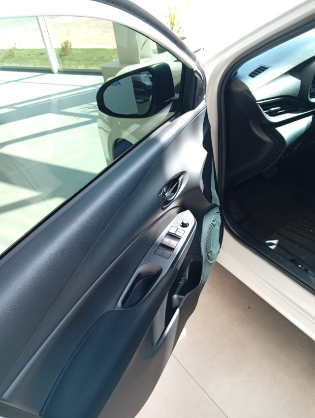 Toyota YARIS 1.5 16V FLEX SEDAN XL MULTIDRIVE 14