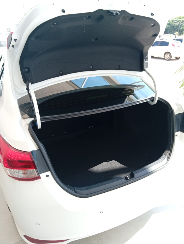 Toyota YARIS 1.5 16V FLEX SEDAN XL MULTIDRIVE 9