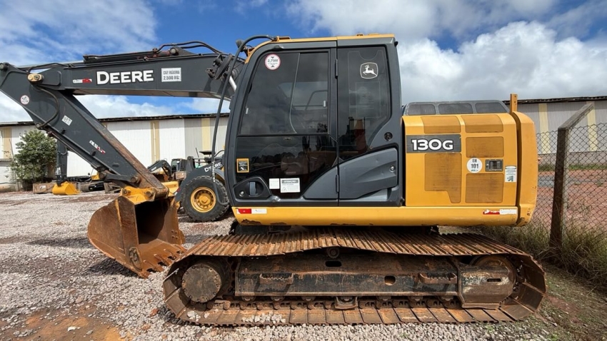 escavadeira	john deere  130g - 2020