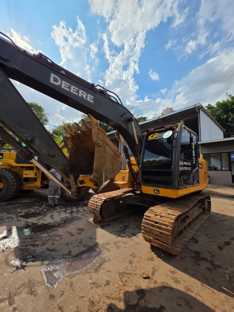 escavadeira	john deere  130g - 20201