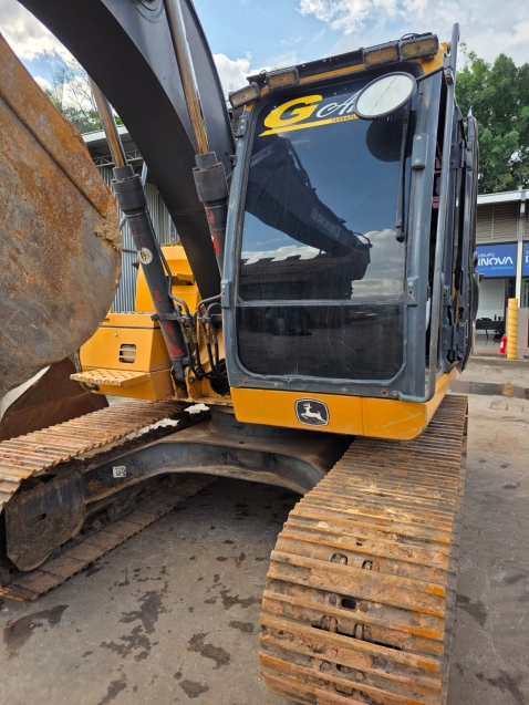 escavadeira	john deere  130g - 2020