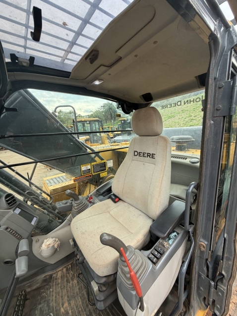 escavadeira	john deere  200g - 20205