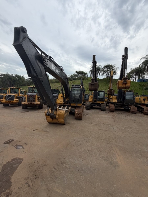 escavadeira	john deere  200g - 20203
