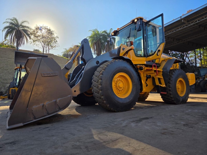 pa carregadeira	volvo  l90f - 20221