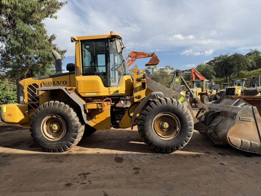 pa carregadeira	volvo  l90f - 20221