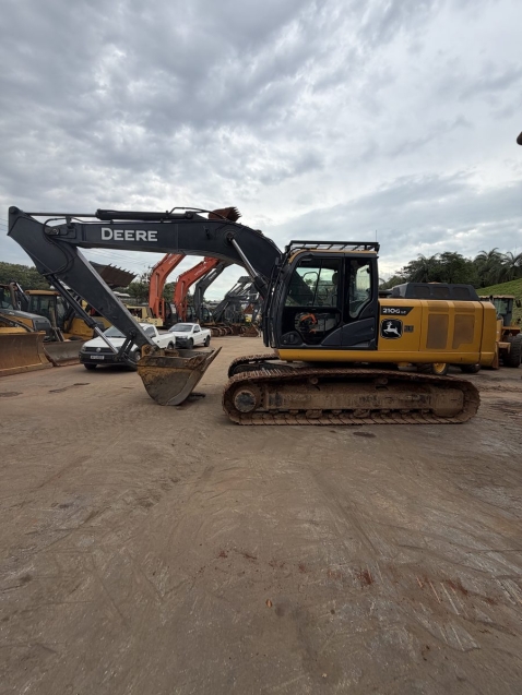 escavadeira	john deere  210g - 20221